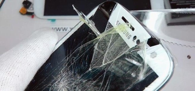 Samsung-Galaxy-Cracked-Screen.jpg